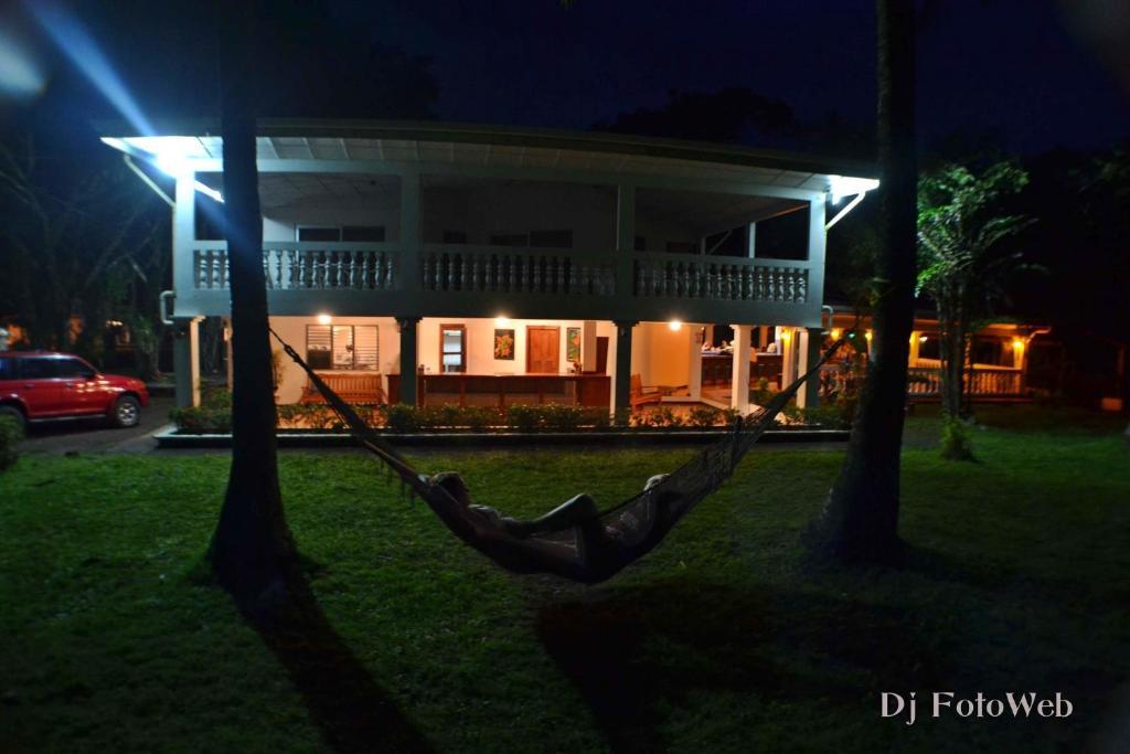 Hotel La Isla Parrita Exterior foto