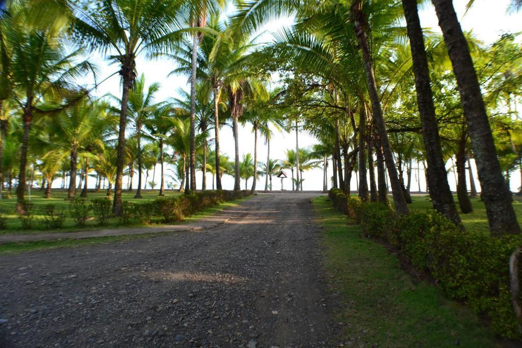 Hotel La Isla Parrita Exterior foto