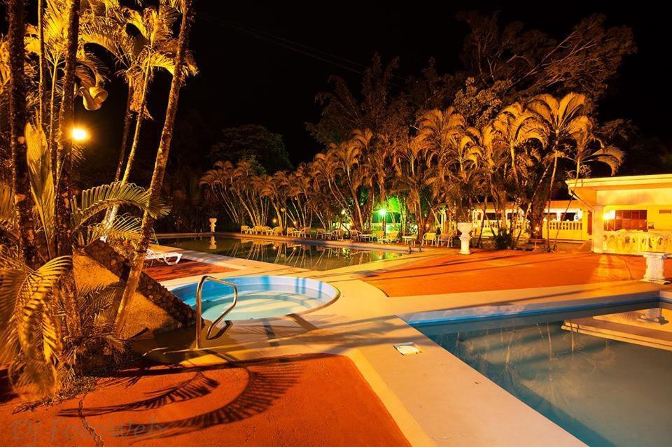 Hotel La Isla Parrita Exterior foto